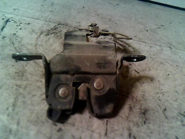 bontott FORD ESCORT Csomagtérajtó Zárszerkezet