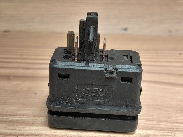 bontott FORD ESCORT Hátsó Ködzárófény Kapcsoló