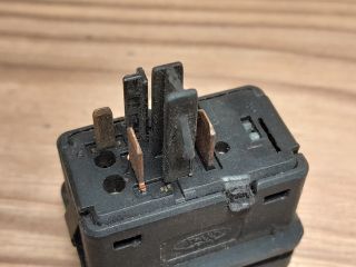 bontott FORD ESCORT Hátsó Ködzárófény Kapcsoló