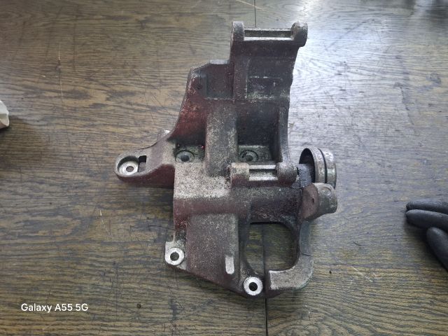 bontott FORD ESCORT Klímakompresszor Tartó Bak