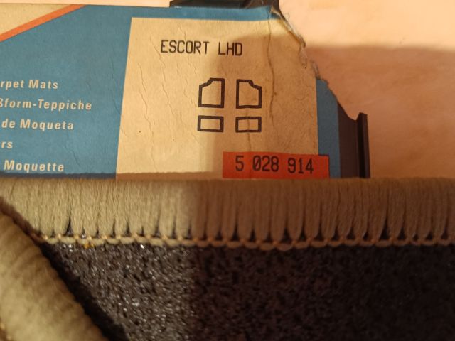 bontott FORD ESCORT Szőnyeg Szett