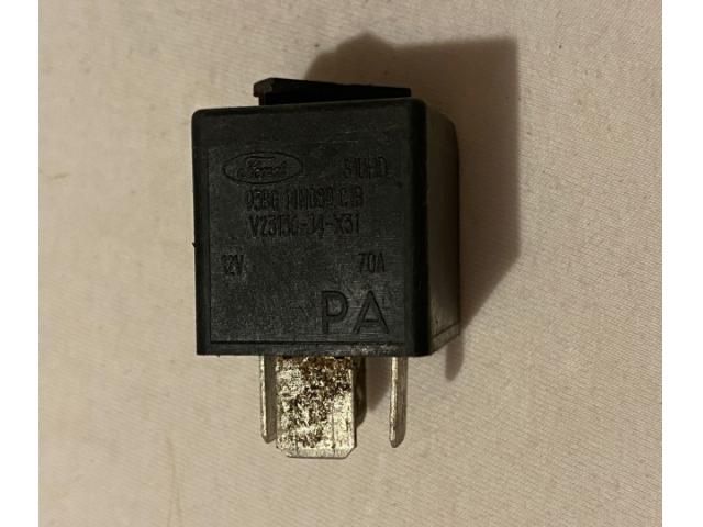 bontott FORD FIESTA I Relé