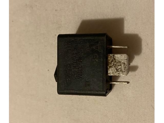 bontott FORD FIESTA I Relé