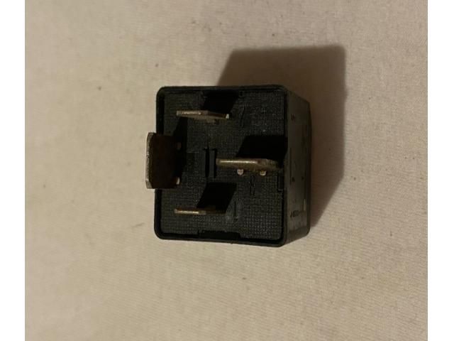 bontott FORD FIESTA I Relé