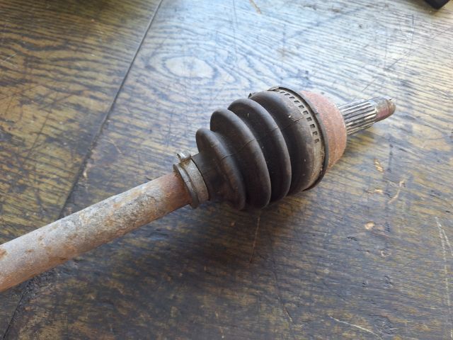 bontott FORD FIESTA III Bal Féltengely