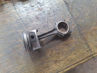 bontott FORD FIESTA III Dugattyú és Hajtókar