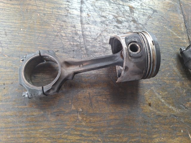 bontott FORD FIESTA III Dugattyú és Hajtókar