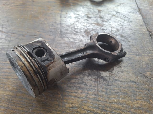 bontott FORD FIESTA III Dugattyú és Hajtókar