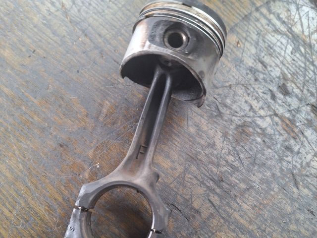 bontott FORD FIESTA III Dugattyú és Hajtókar