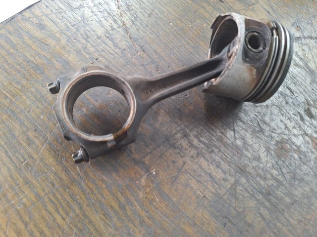 bontott FORD FIESTA III Dugattyú és Hajtókar