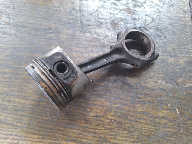 bontott FORD FIESTA III Dugattyú és Hajtókar