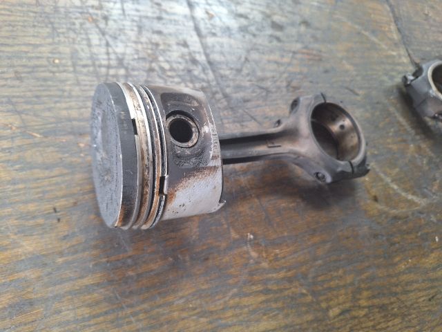 bontott FORD FIESTA III Dugattyú és Hajtókar