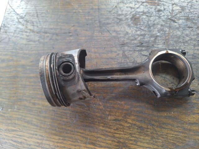 bontott FORD FIESTA III Dugattyú és Hajtókar