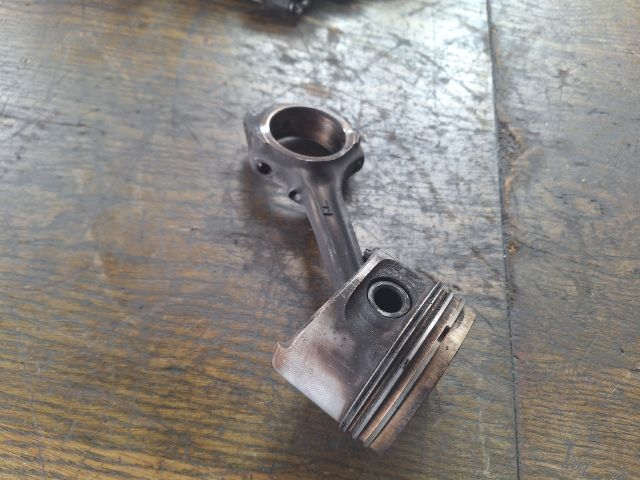 bontott FORD FIESTA III Dugattyú és Hajtókar