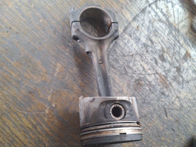 bontott FORD FIESTA III Dugattyú és Hajtókar