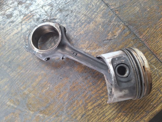 bontott FORD FIESTA III Dugattyú és Hajtókar