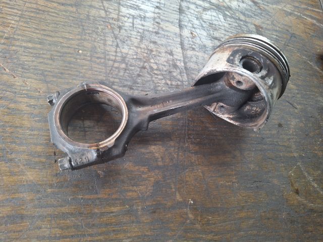 bontott FORD FIESTA III Dugattyú és Hajtókar