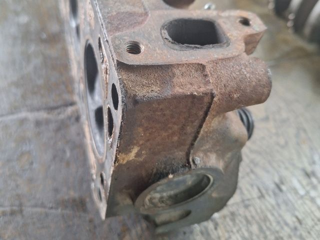 bontott FORD FIESTA III Hengerfej