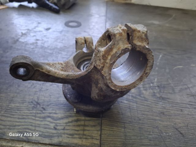 bontott FORD FIESTA III Jobb első Csonkállvány Kerékaggyal