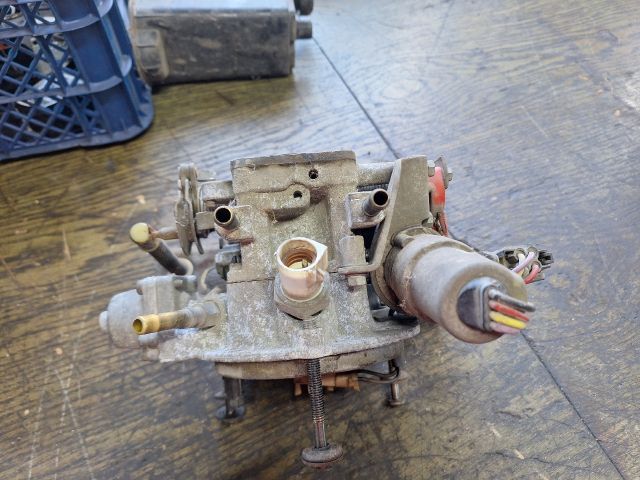 bontott FORD FIESTA III Központi Injektor