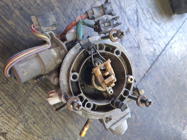 bontott FORD FIESTA III Központi Injektor