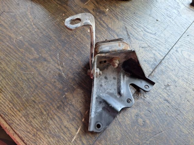 bontott FORD FIESTA III Motor Tartó Bak (Fém)