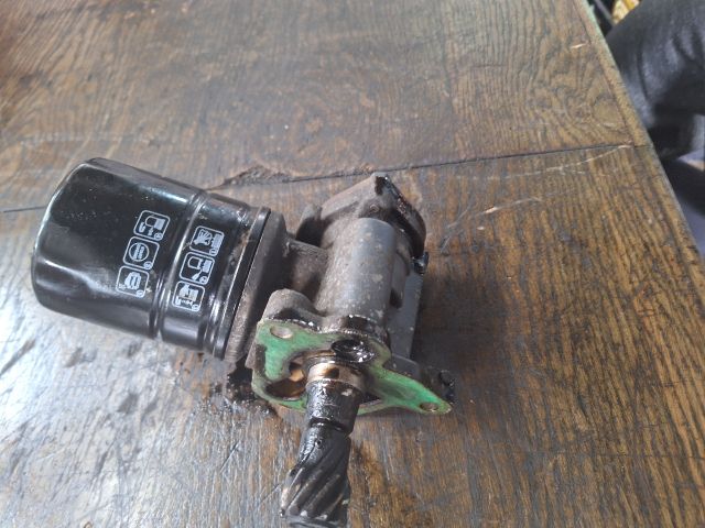 bontott FORD FIESTA III Olajszivattyú