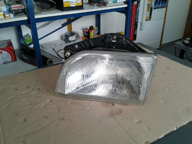 bontott FORD FIESTA III Bal Fényszóró