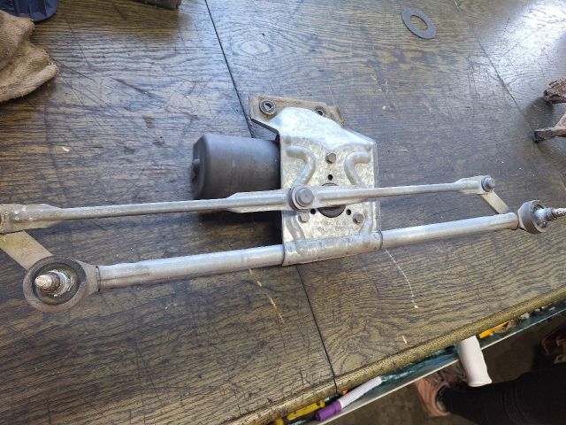 bontott FORD FIESTA III Első Ablaktörlő Szerkezet Motorral