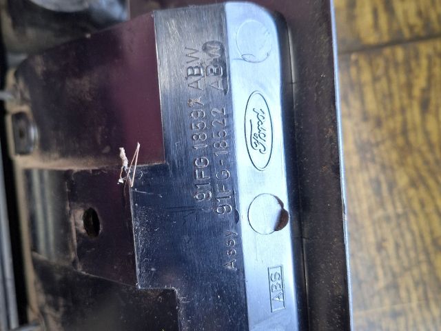 bontott FORD FIESTA III Középkonzol Keret