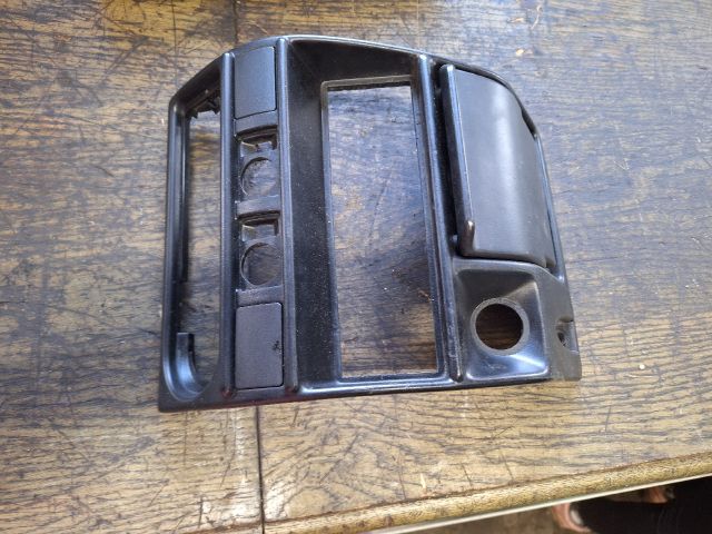 bontott FORD FIESTA III Középkonzol Keret