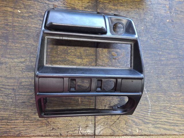 bontott FORD FIESTA III Középkonzol Keret