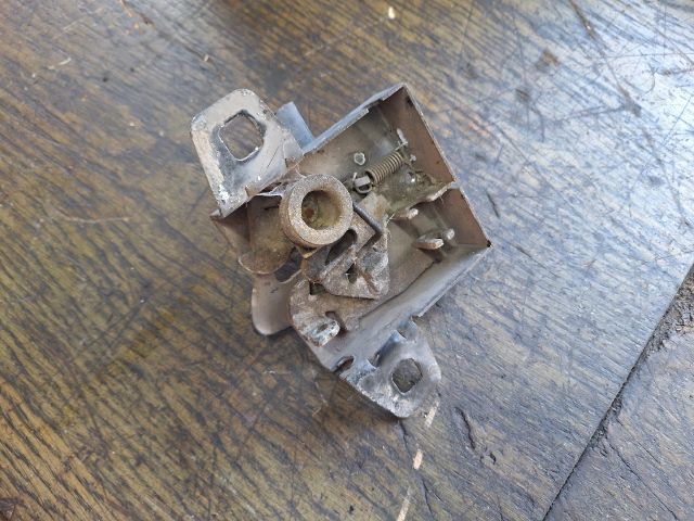 bontott FORD FIESTA III Motorháztető Zárszerkezet