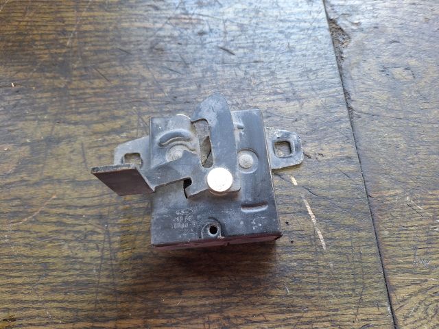 bontott FORD FIESTA III Motorháztető Zárszerkezet