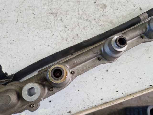 bontott FORD FIESTA IV Porlasztó Sor / Híd