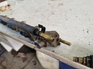 bontott FORD FIESTA IV Porlasztó Sor / Híd