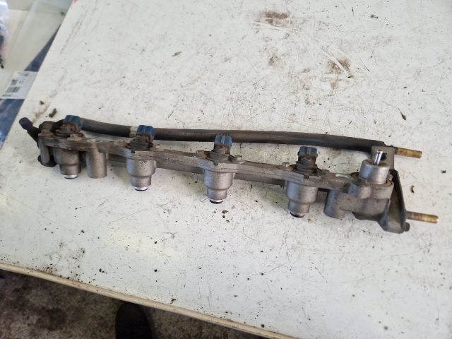 bontott FORD FIESTA IV Porlasztó Sor / Híd