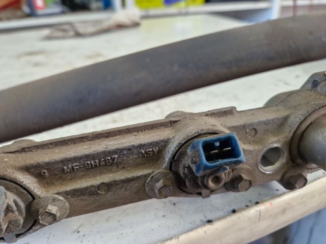 bontott FORD FIESTA IV Porlasztó Sor / Híd