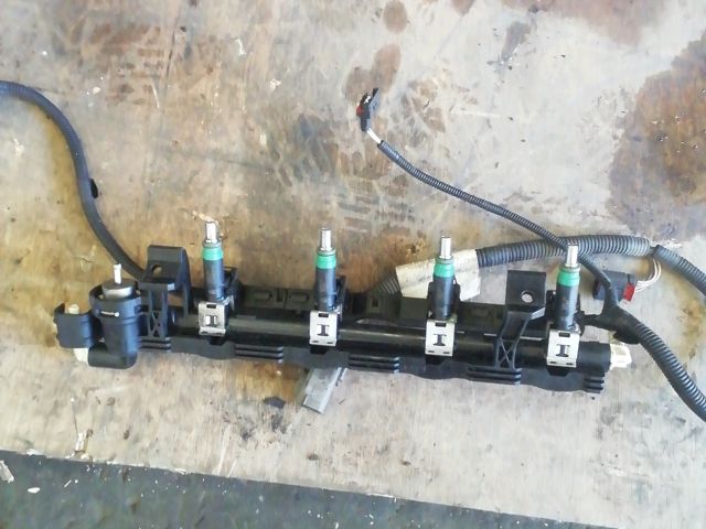 bontott FORD FIESTA IV Porlasztó Sor / Híd