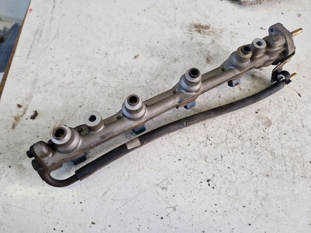 bontott FORD FIESTA IV Porlasztó Sor / Híd