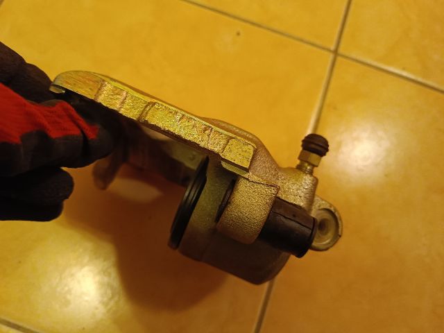 bontott FORD FIESTA IV Bal első Féknyereg Munkahengerrel