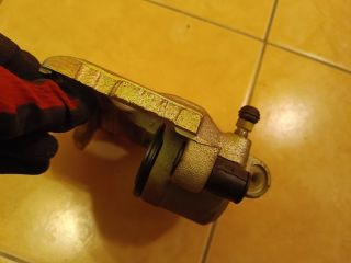 bontott FORD FIESTA IV Bal első Féknyereg Munkahengerrel