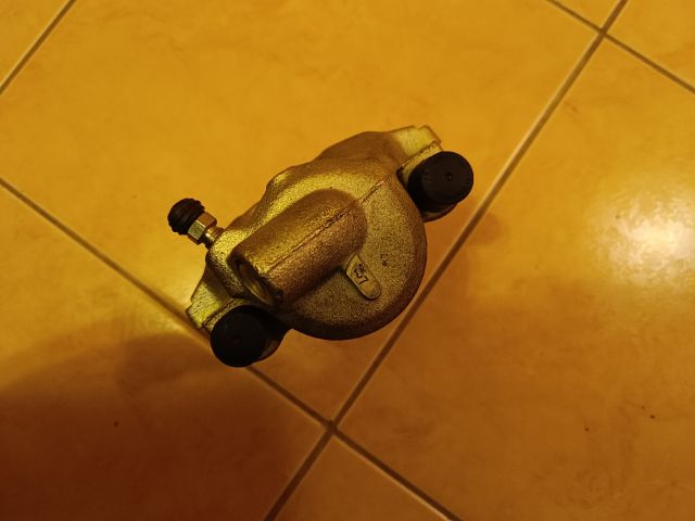 bontott FORD FIESTA IV Bal első Féknyereg Munkahengerrel