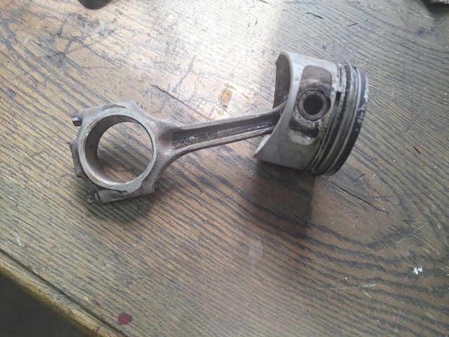 bontott FORD FIESTA IV Dugattyú és Hajtókar