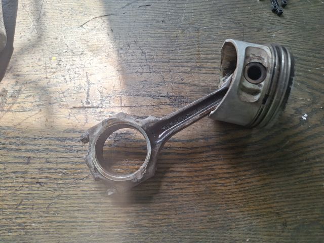 bontott FORD FIESTA IV Dugattyú és Hajtókar