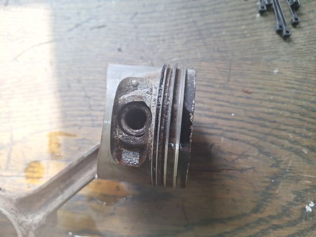 bontott FORD FIESTA IV Dugattyú és Hajtókar