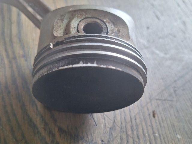 bontott FORD FIESTA IV Dugattyú és Hajtókar