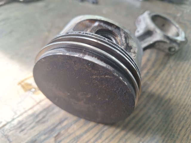 bontott FORD FIESTA IV Dugattyú és Hajtókar