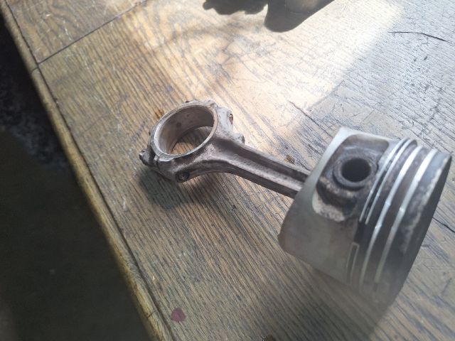 bontott FORD FIESTA IV Dugattyú és Hajtókar