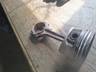 bontott FORD FIESTA IV Dugattyú és Hajtókar